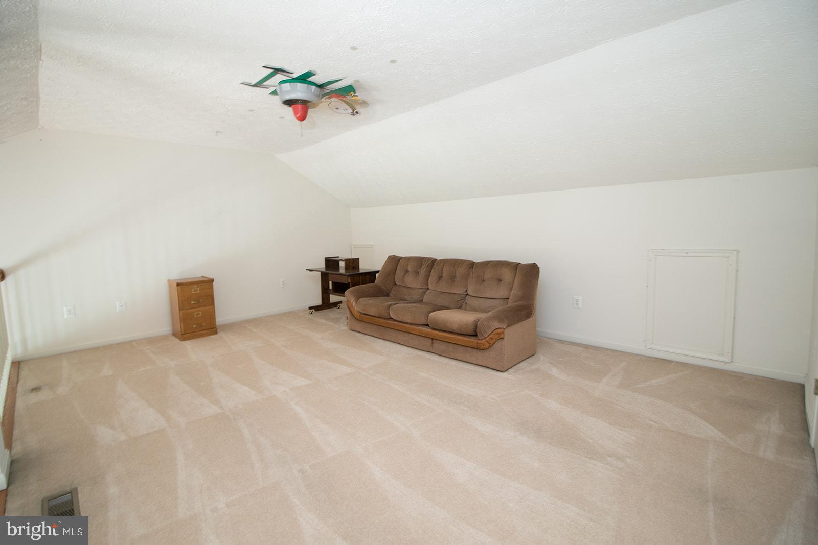 VILLAS ON WATERS EDGE - Residential