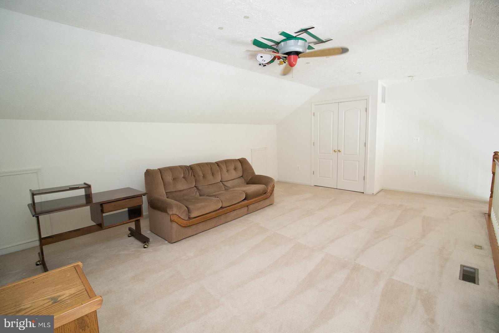 VILLAS ON WATERS EDGE - Residential