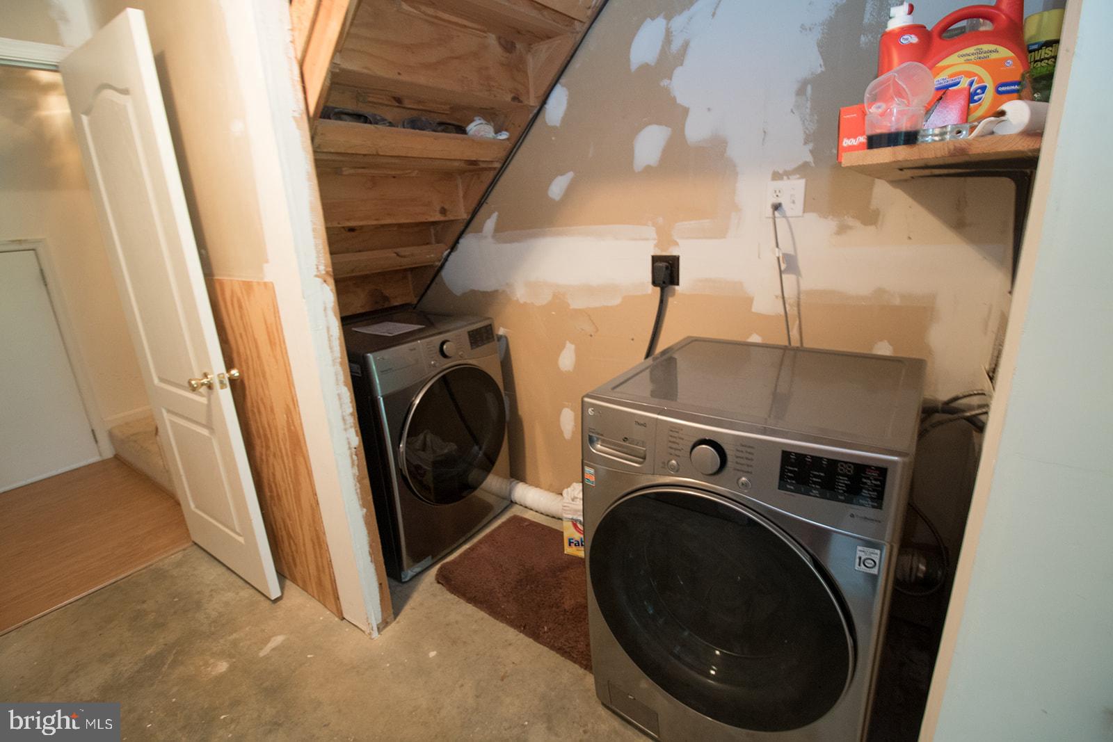 VILLAS ON WATERS EDGE - Residential