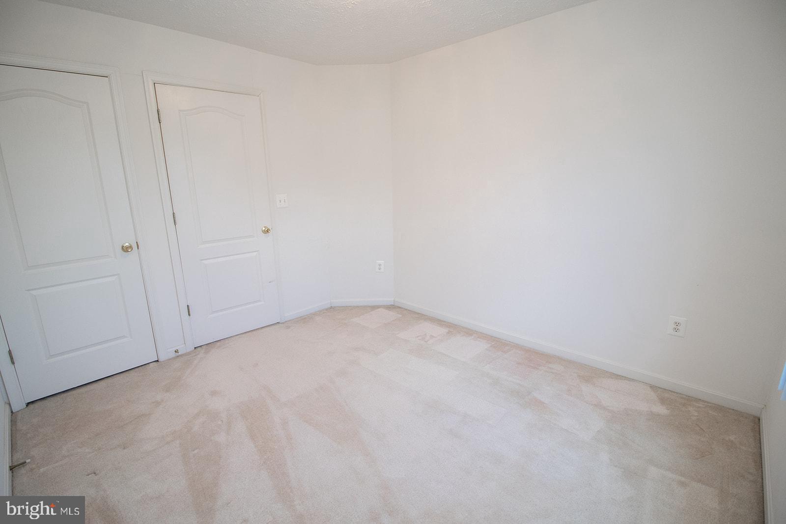 VILLAS ON WATERS EDGE - Residential