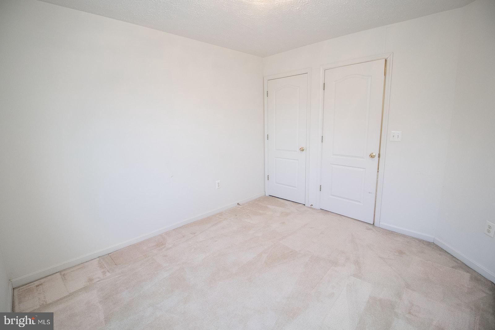 VILLAS ON WATERS EDGE - Residential