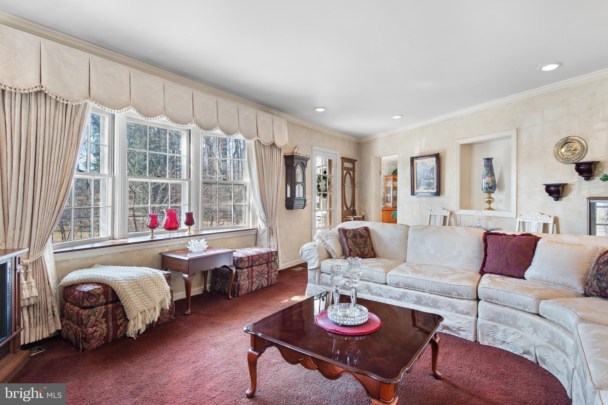 OLNEY - Commercial Sale