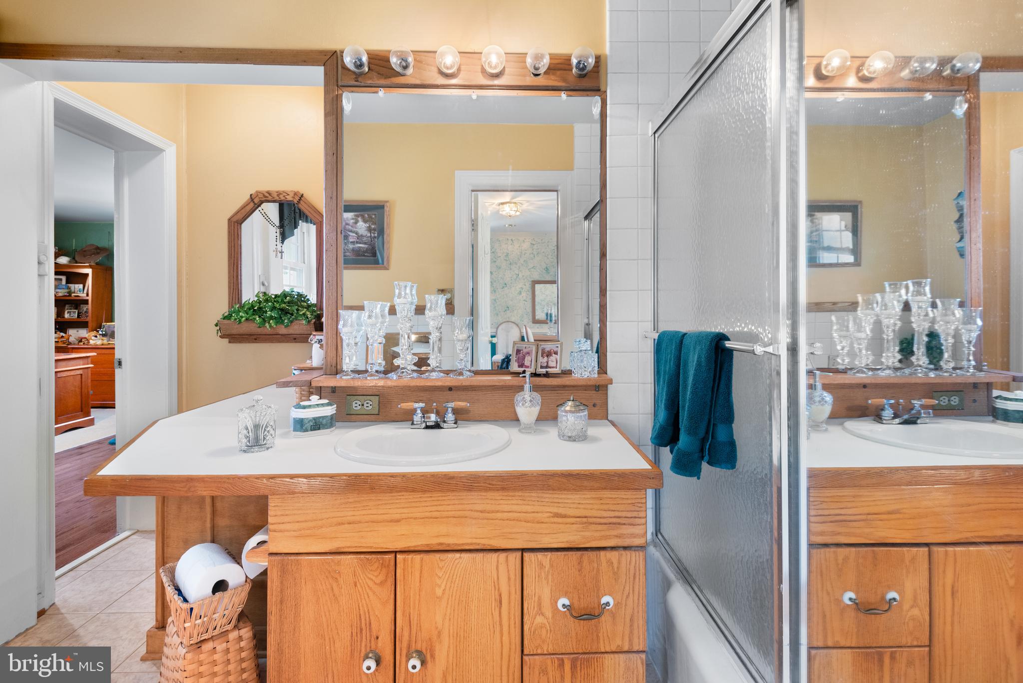 OLNEY - Commercial Sale