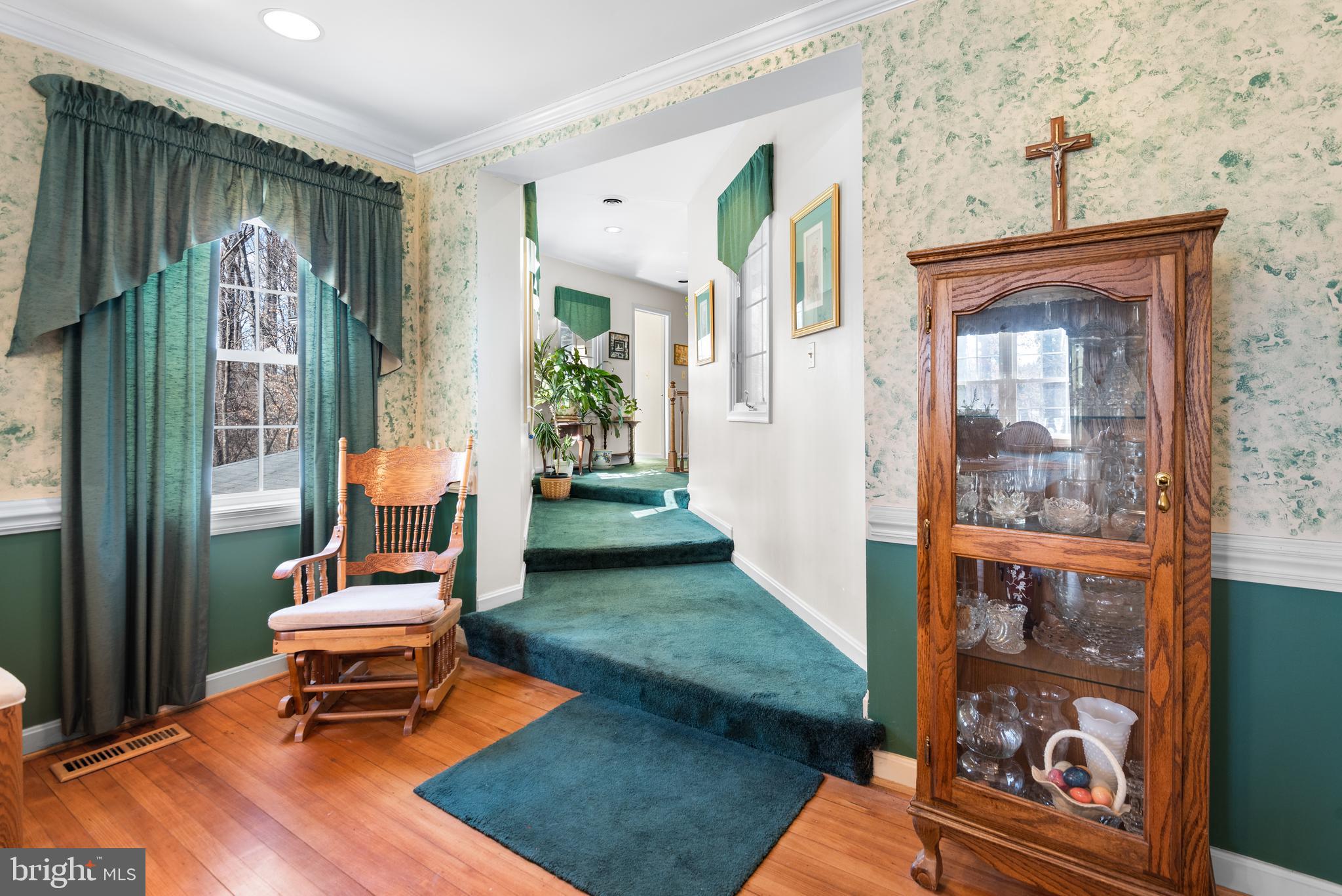 OLNEY - Commercial Sale