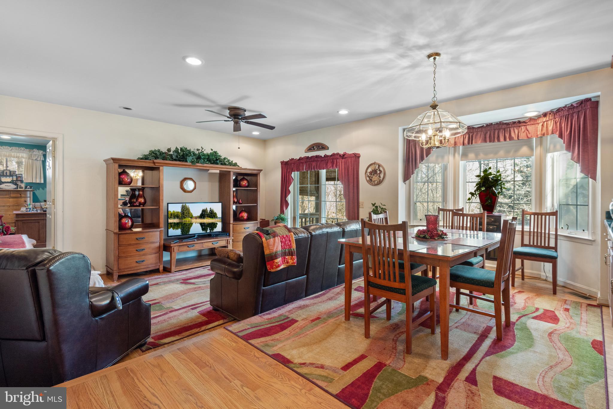 OLNEY - Commercial Sale