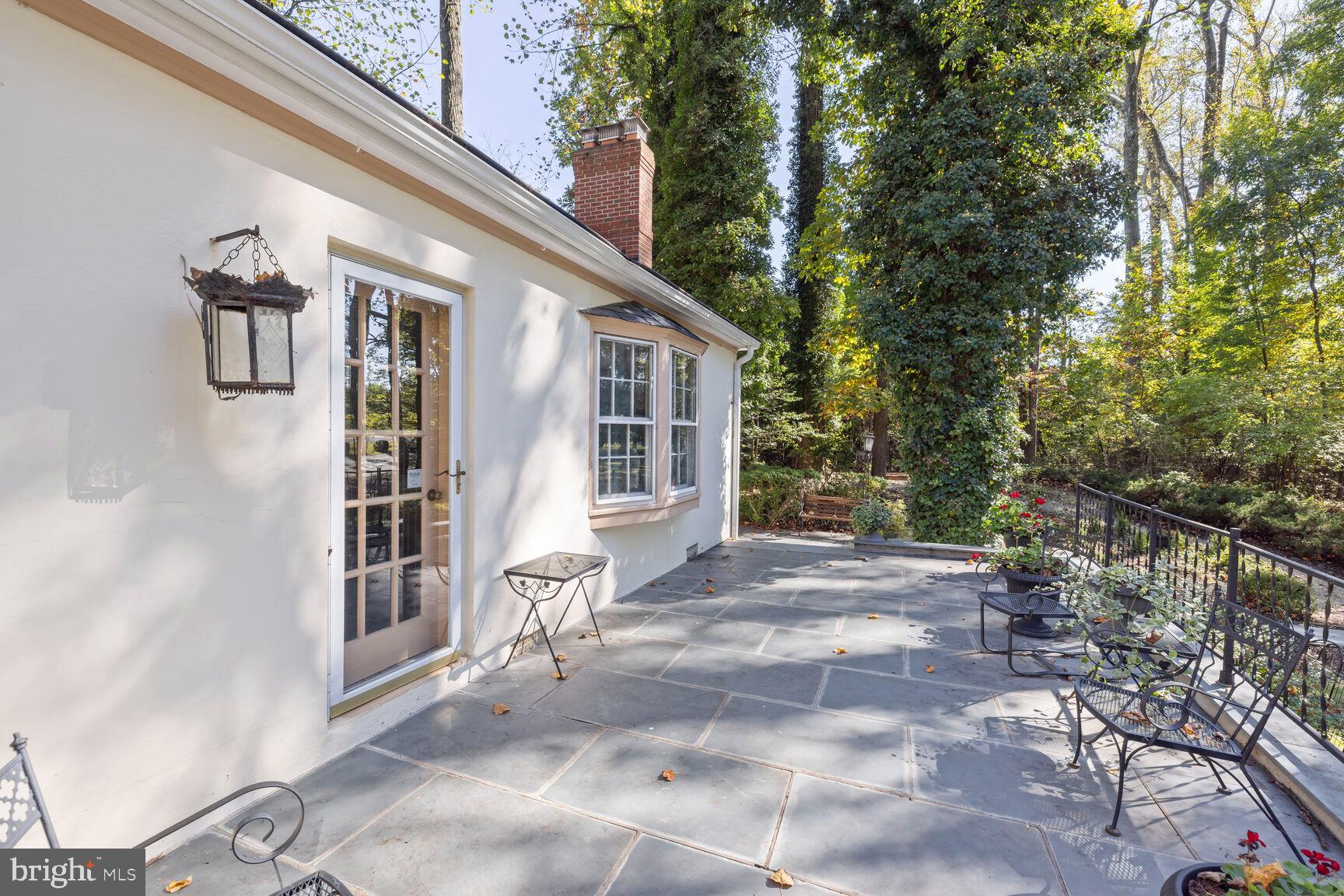 OLNEY - Commercial Sale