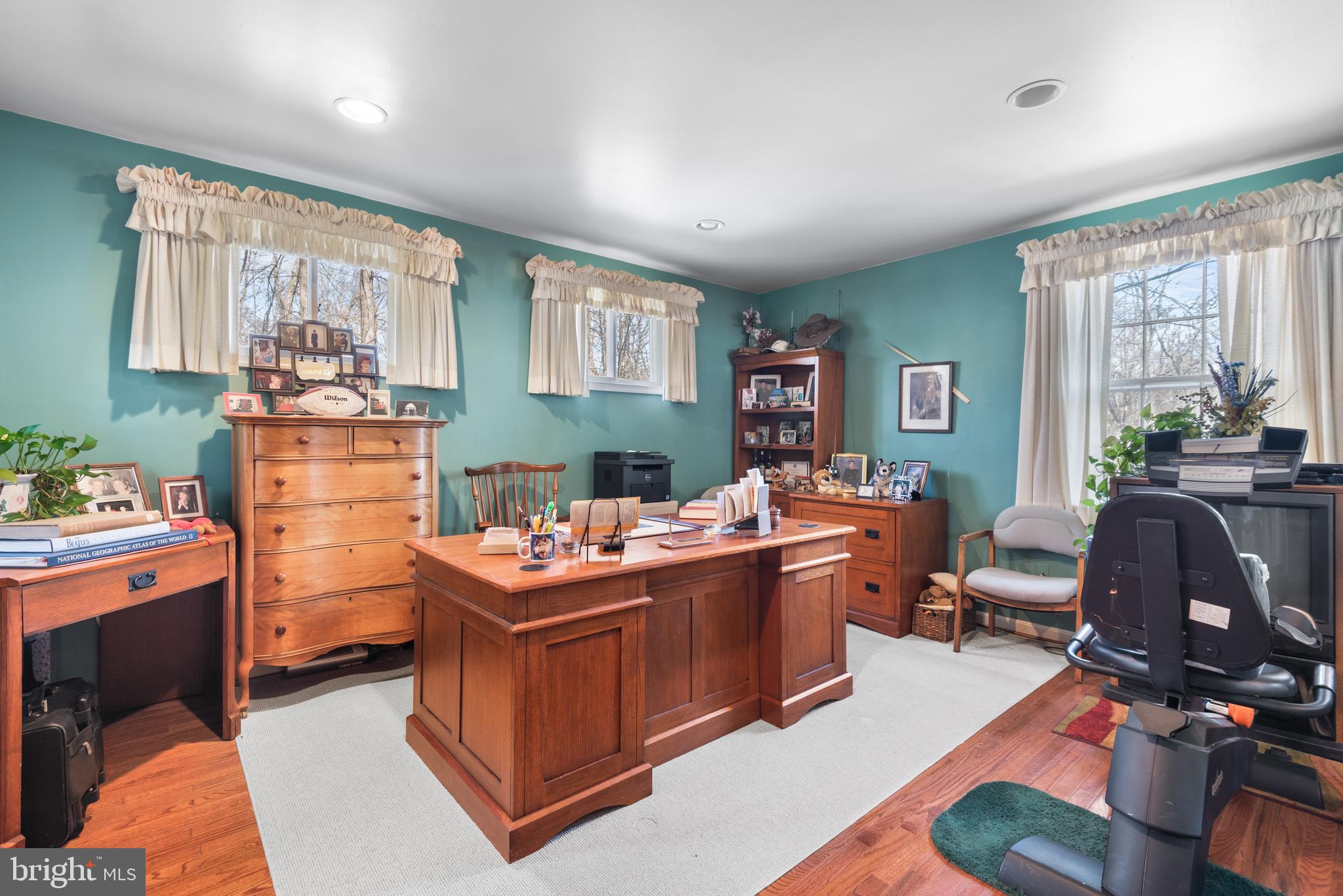 OLNEY - Commercial Sale