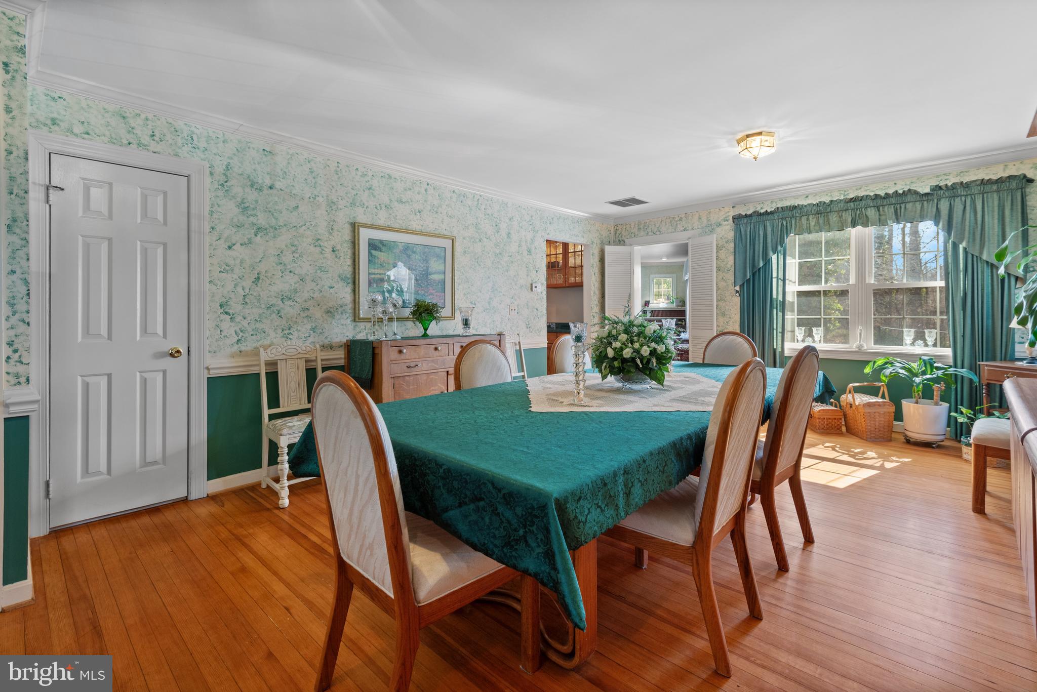 OLNEY - Commercial Sale