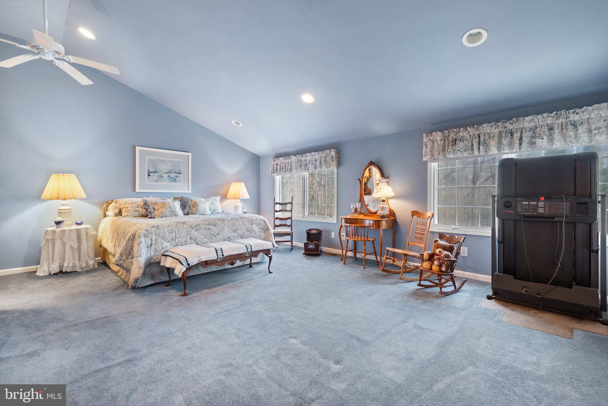 OLNEY - Commercial Sale