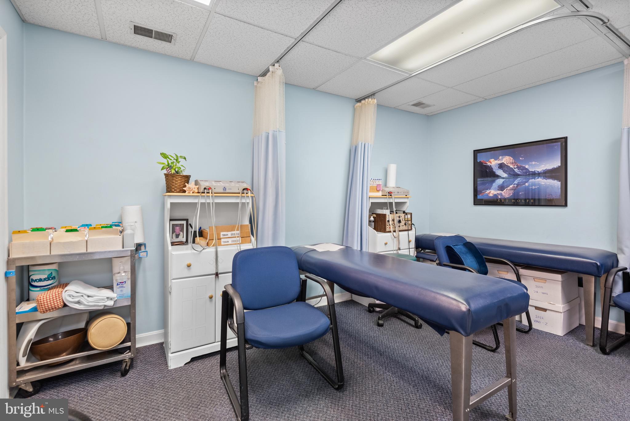 OLNEY - Commercial Sale