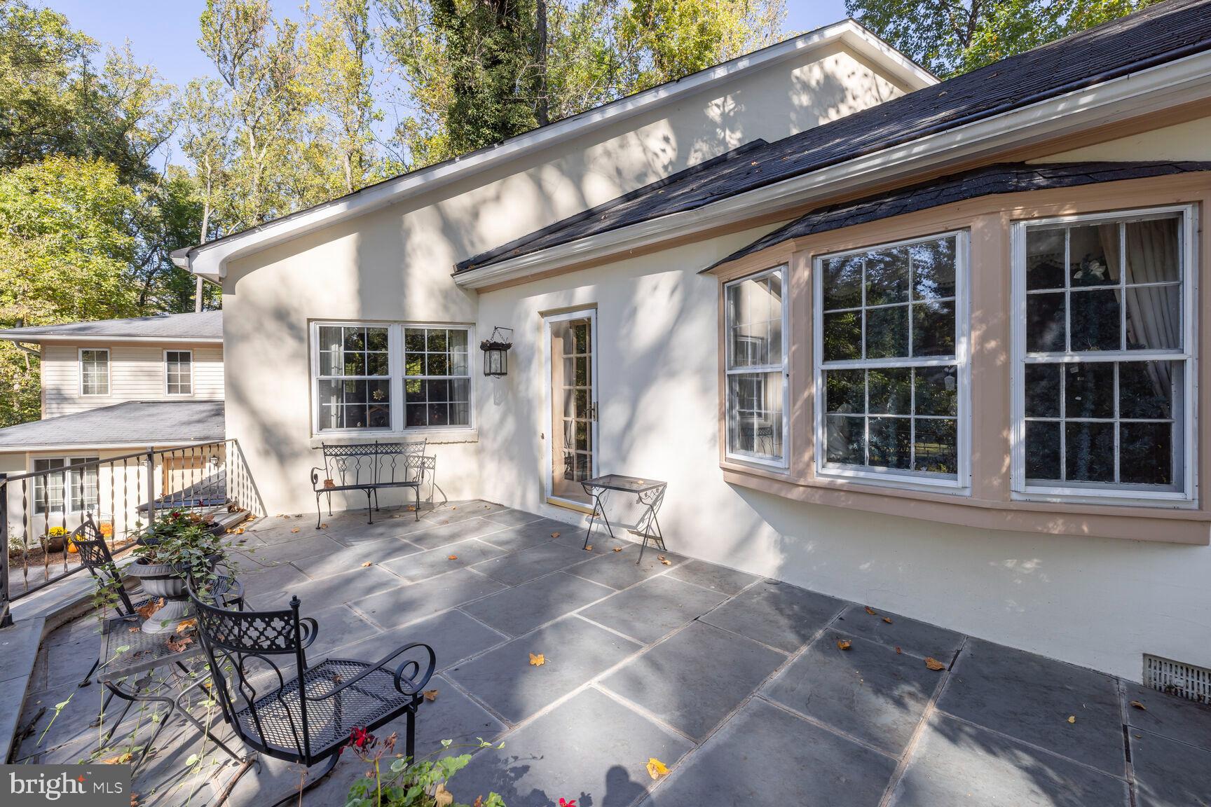 OLNEY - Commercial Sale