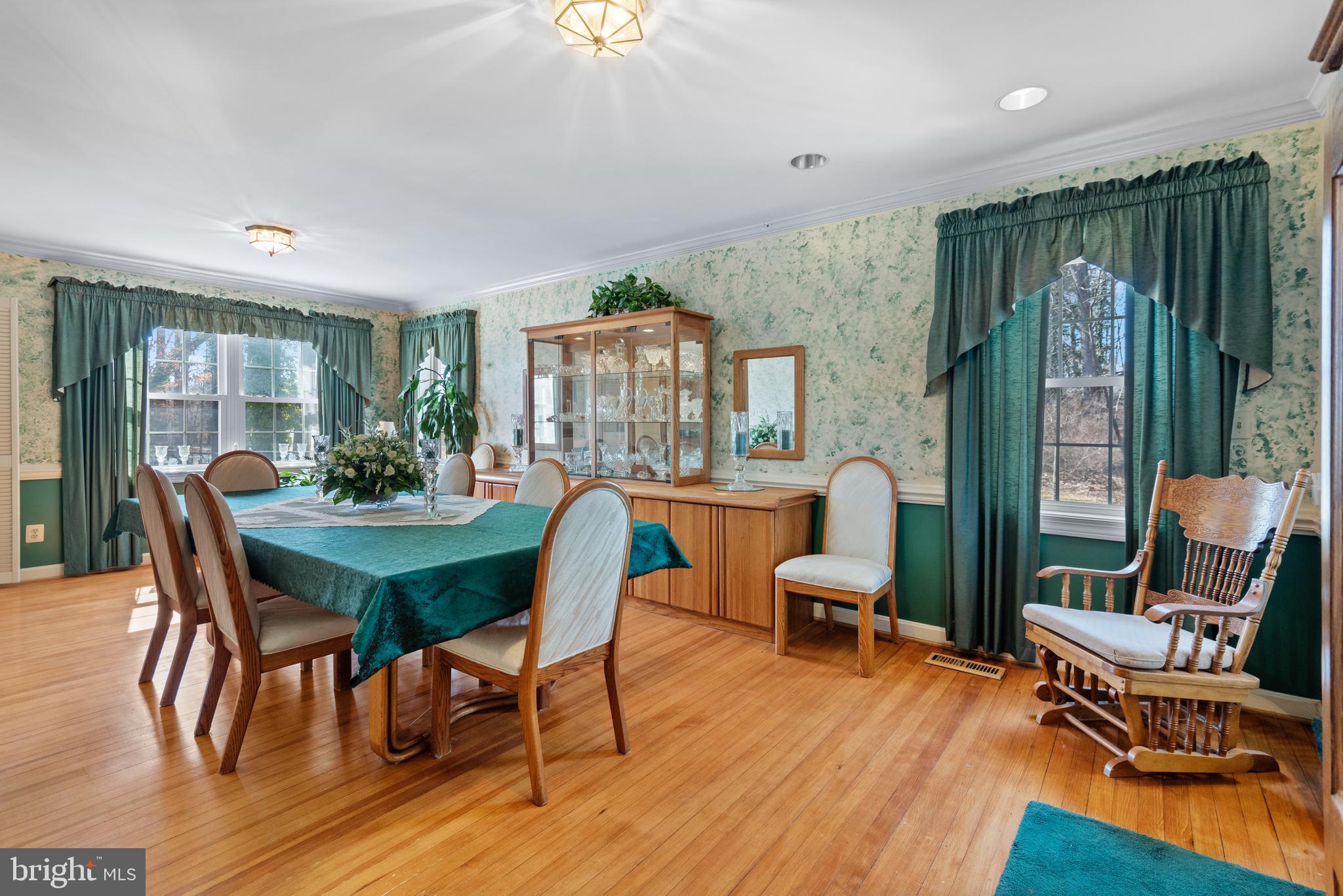 OLNEY - Commercial Sale