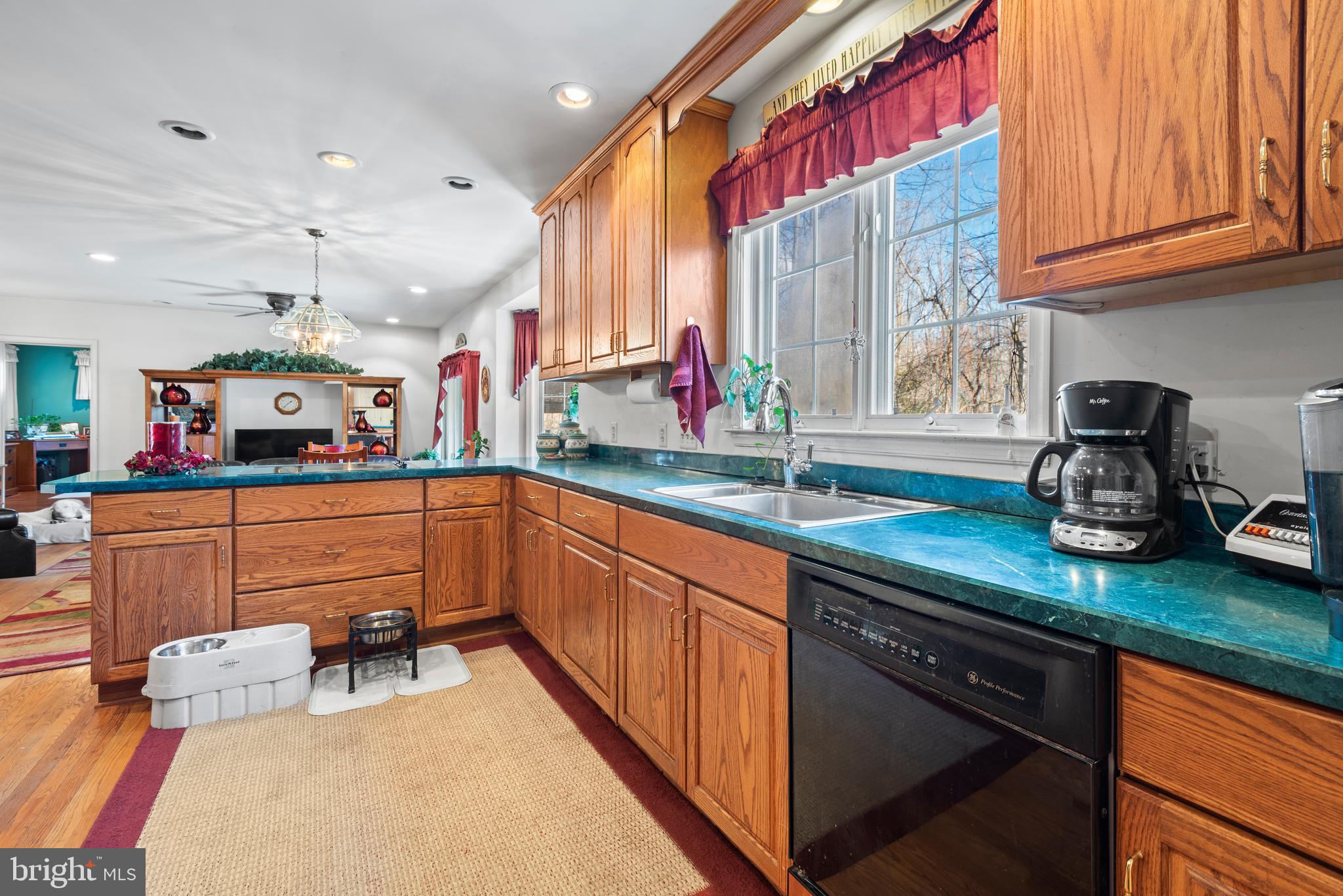 OLNEY - Commercial Sale