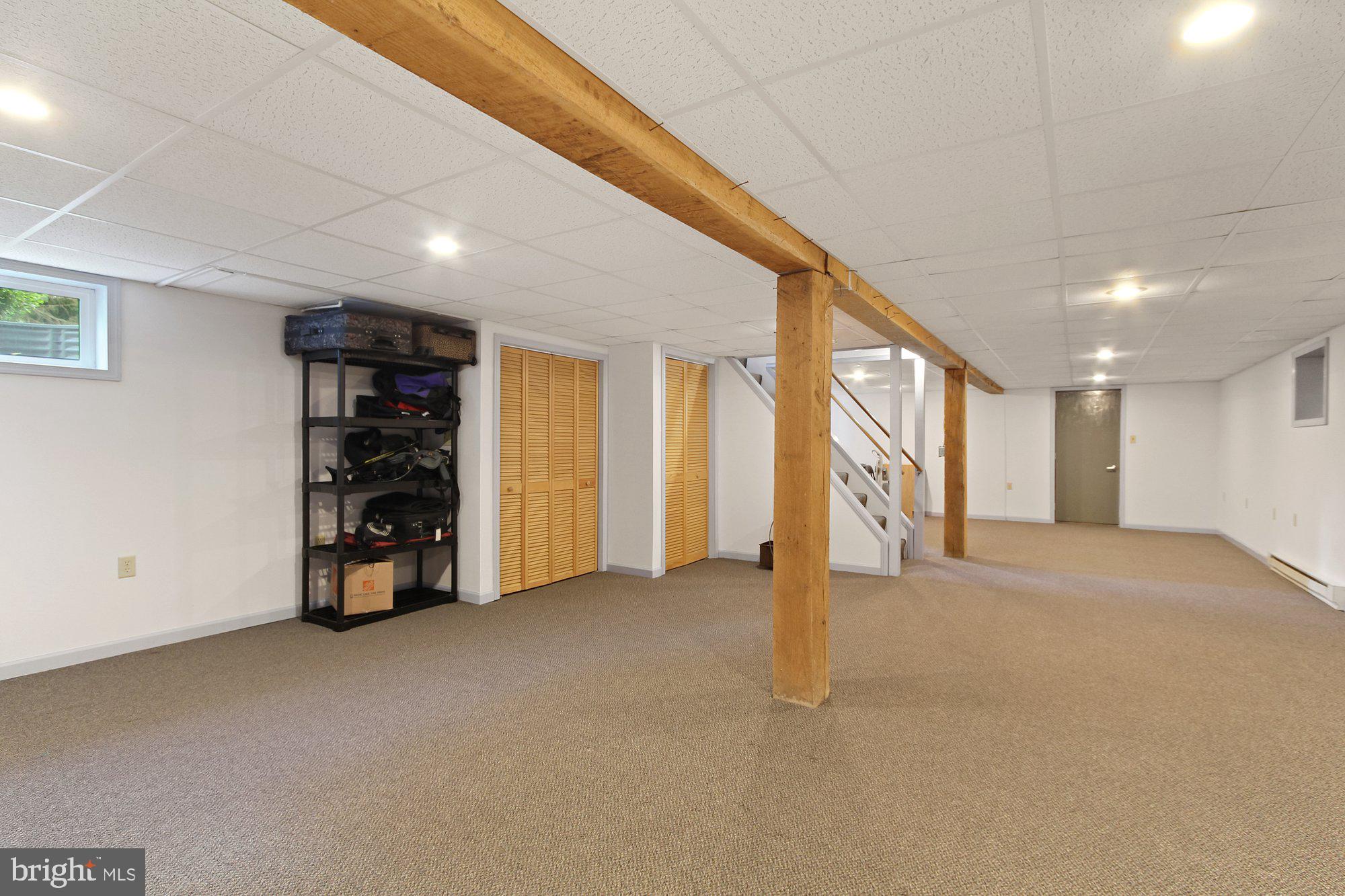 MANIFOLD MANOR - Residential