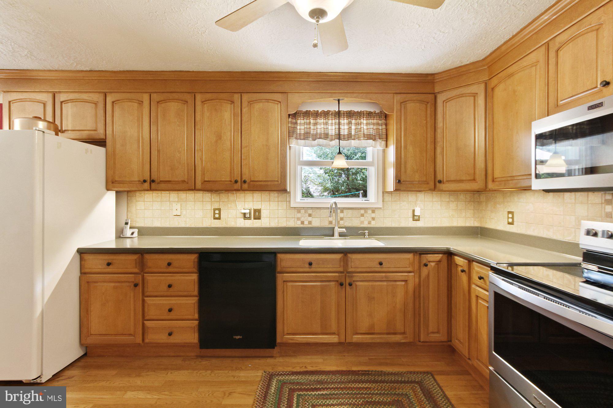 MANIFOLD MANOR - Residential