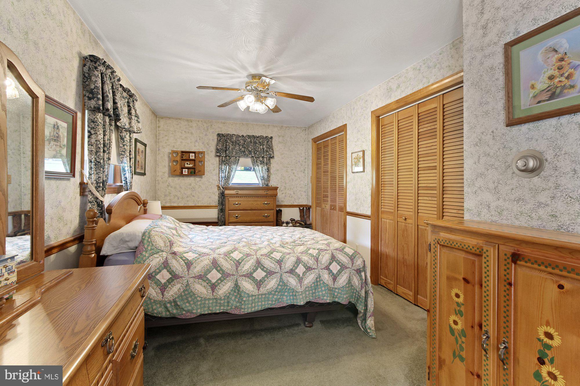 MANIFOLD MANOR - Residential