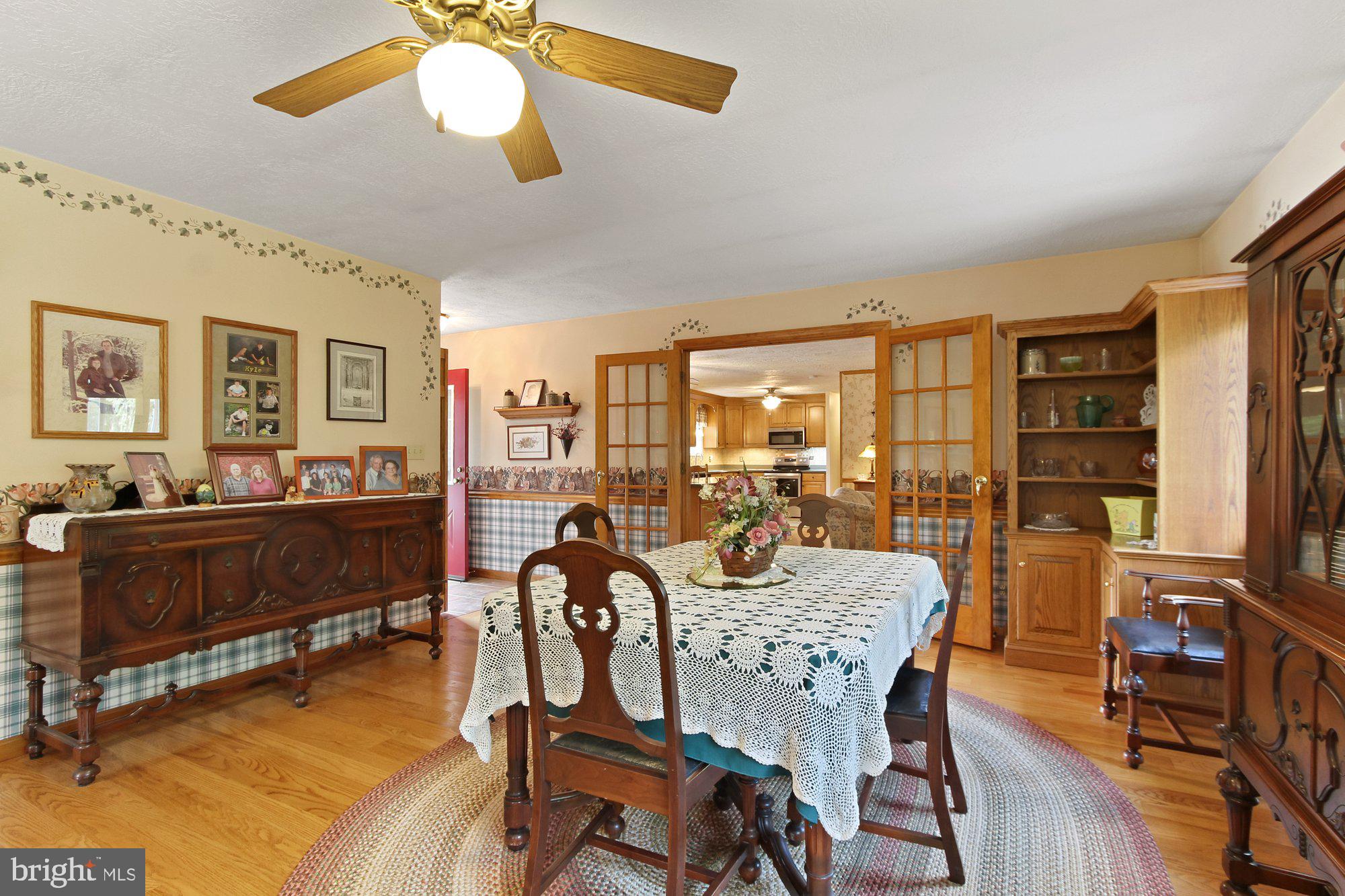 MANIFOLD MANOR - Residential
