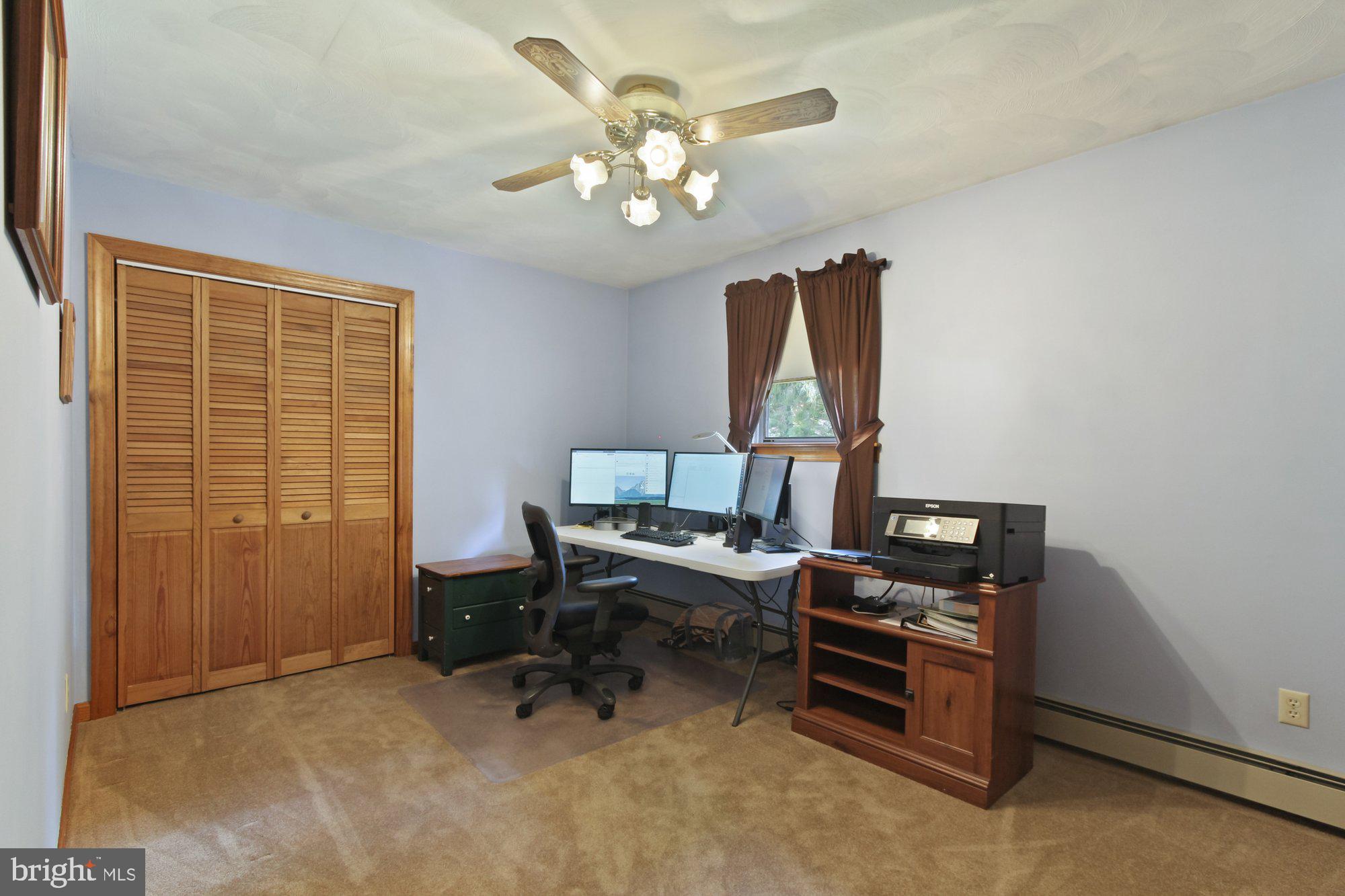 MANIFOLD MANOR - Residential