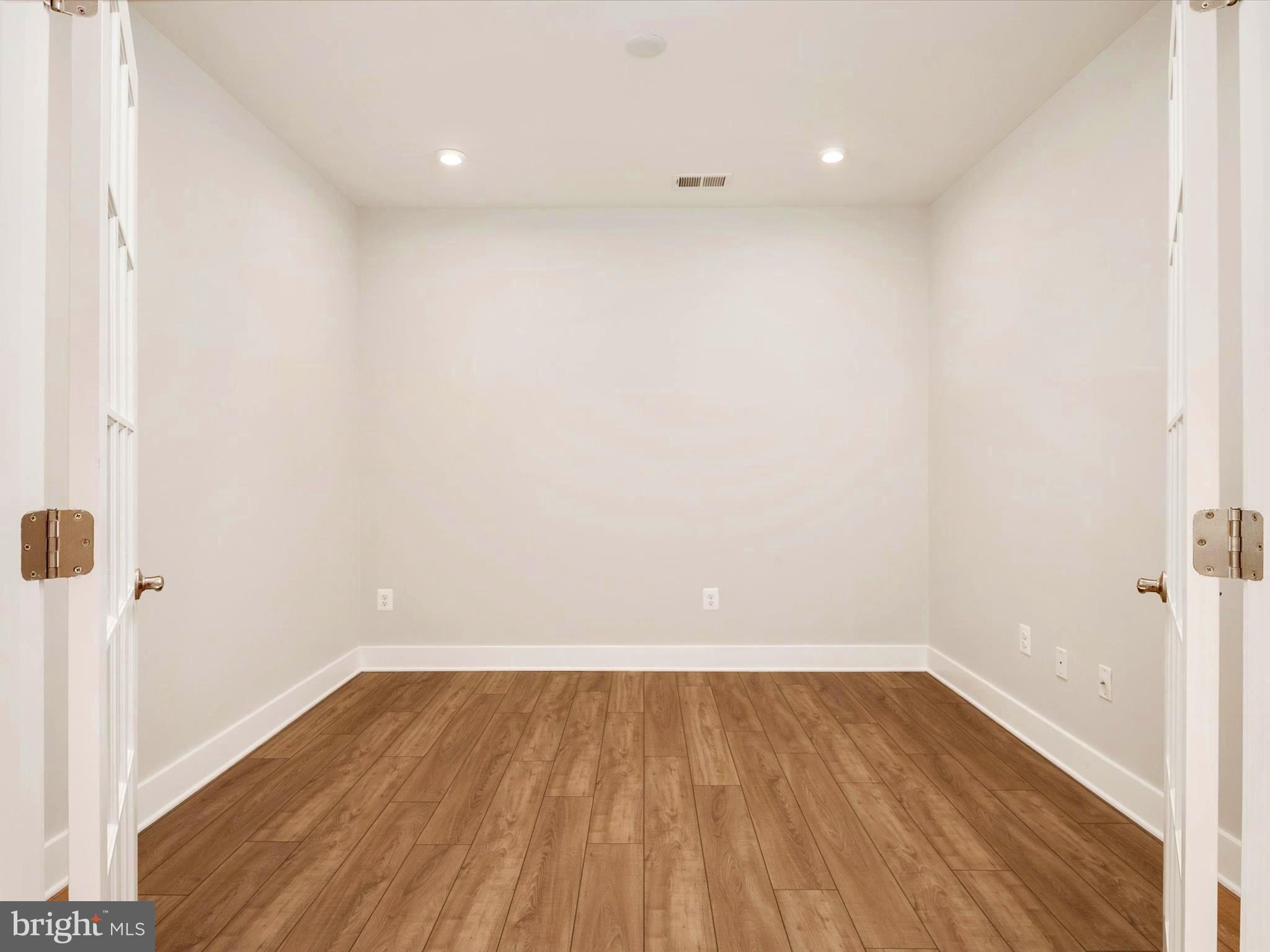 FOUR SEASONS AT KENT ISLAND - Residential Lease