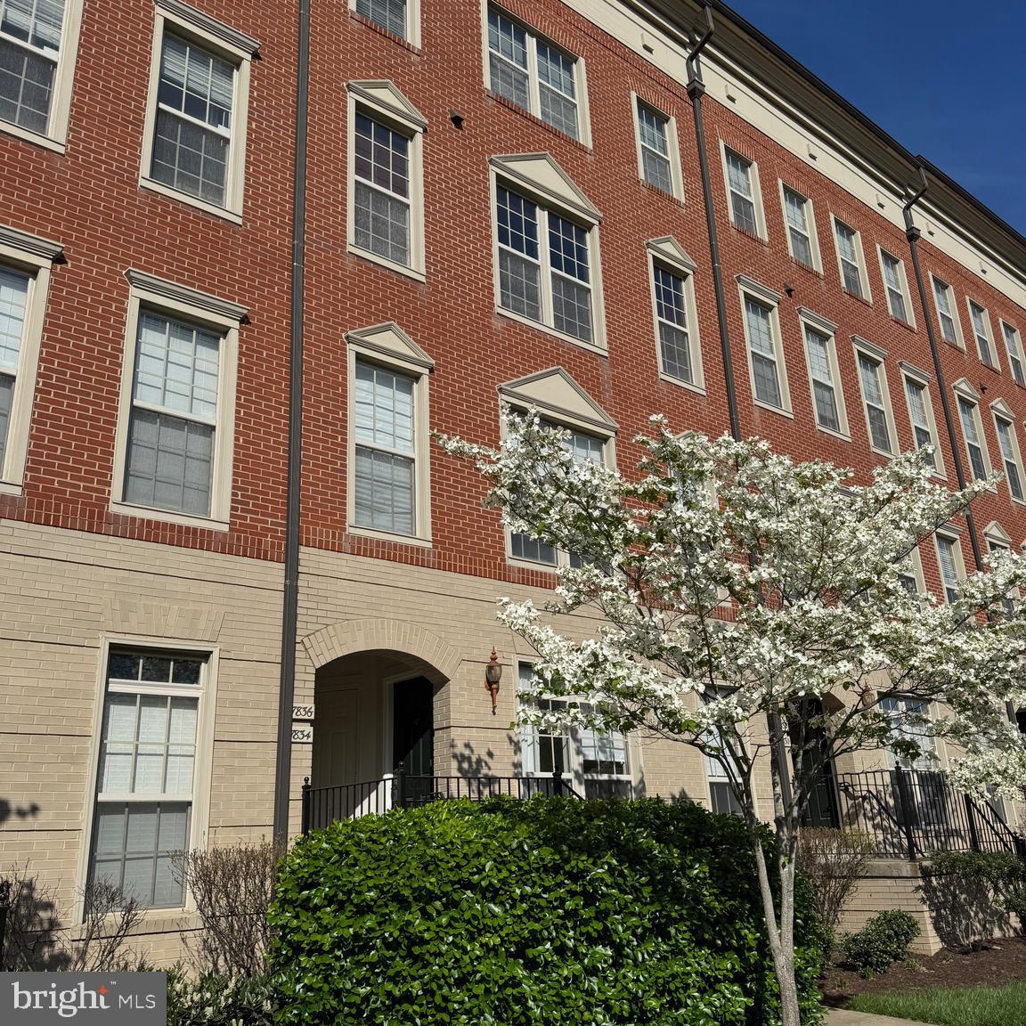 MADISON CRESCENT CONDOMINIUM - Residential Lease