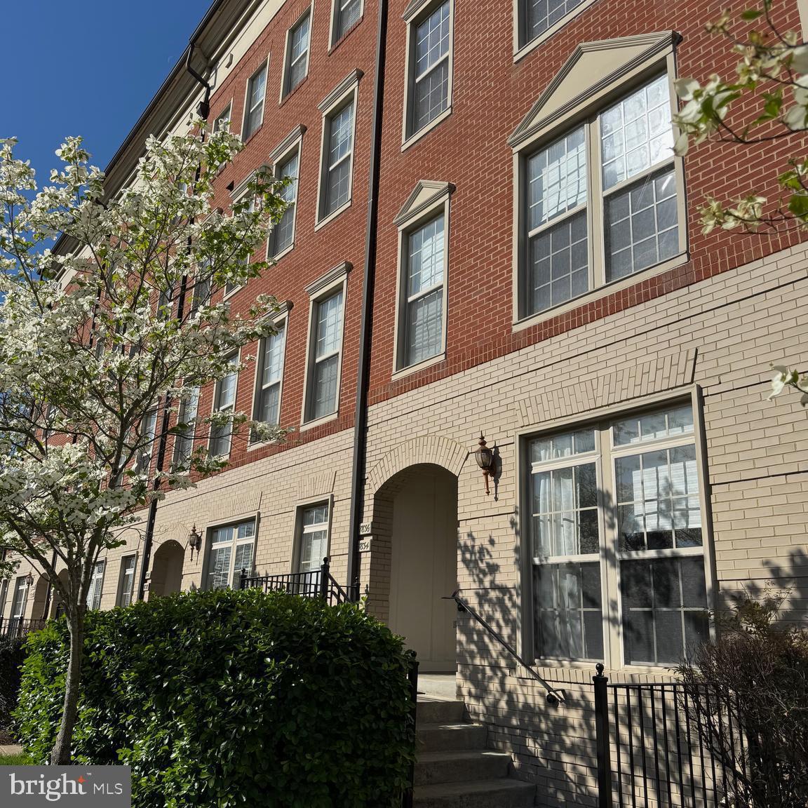 MADISON CRESCENT CONDOMINIUM - Residential Lease