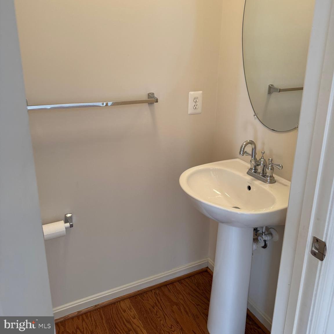 MADISON CRESCENT CONDOMINIUM - Residential Lease