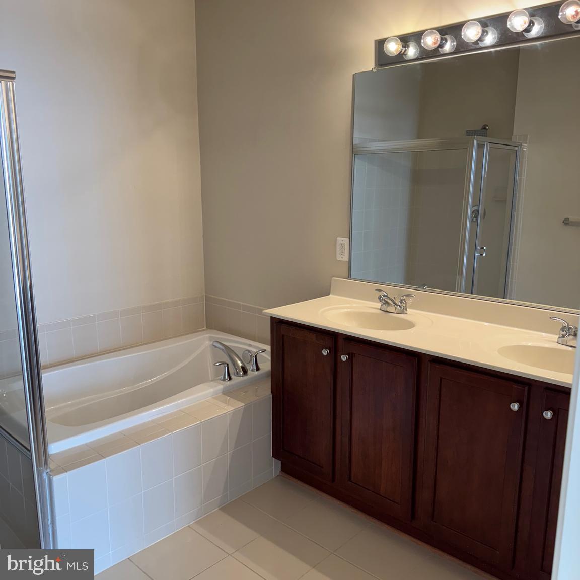 MADISON CRESCENT CONDOMINIUM - Residential Lease