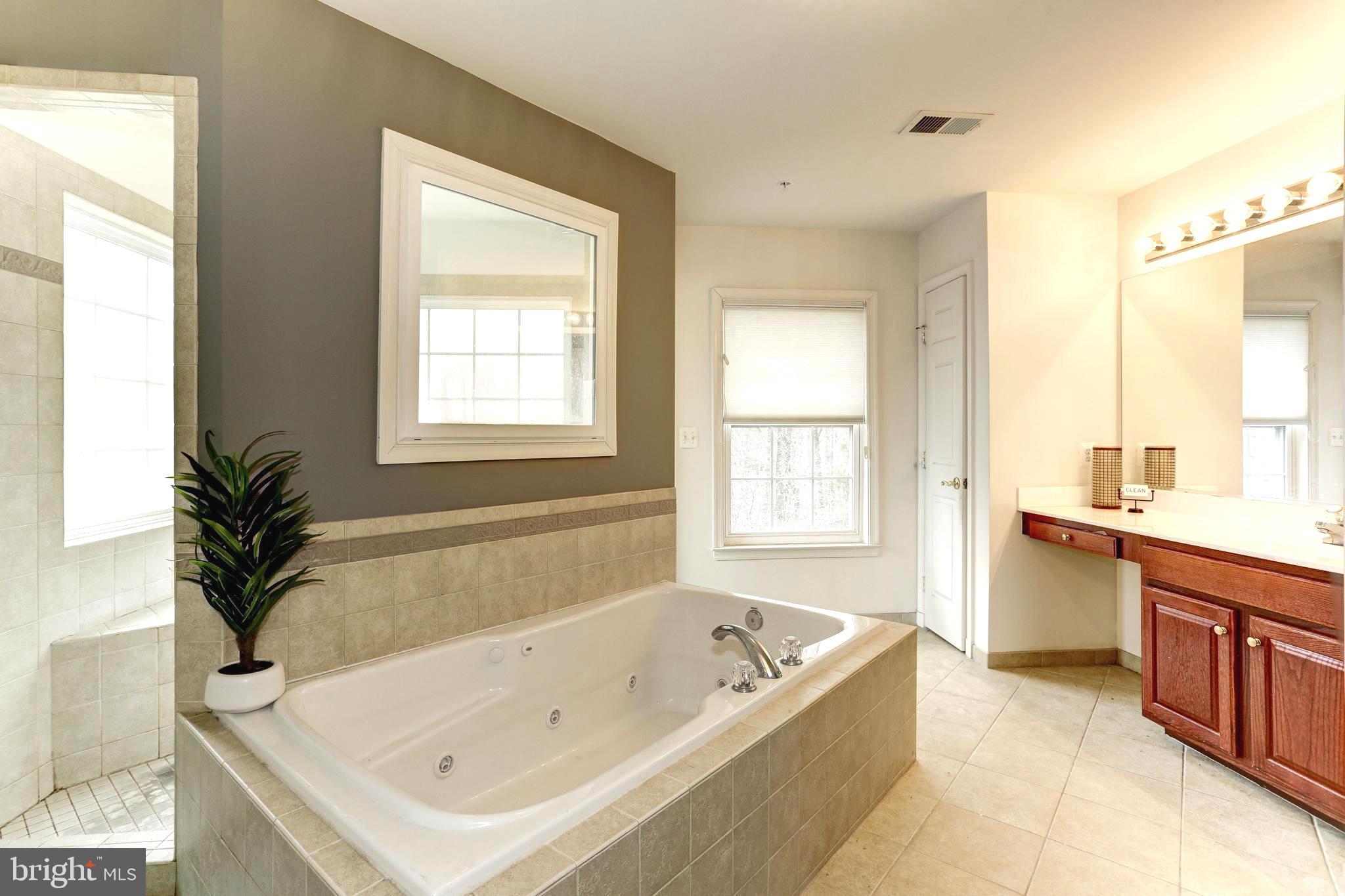 THE RIDGES II-PLAT EIGHT - Residential Lease