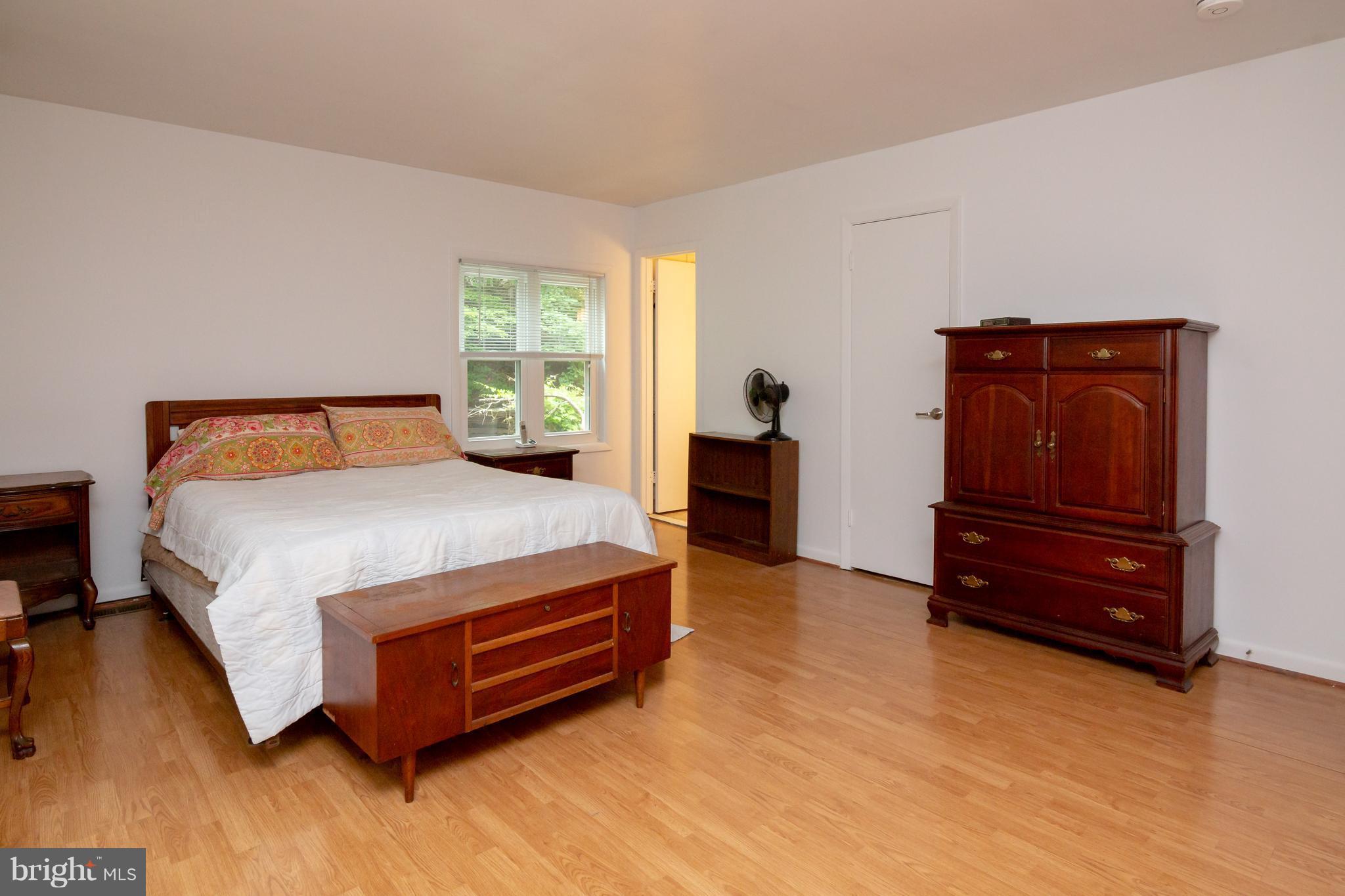 ROLLING KNOLLS - Residential