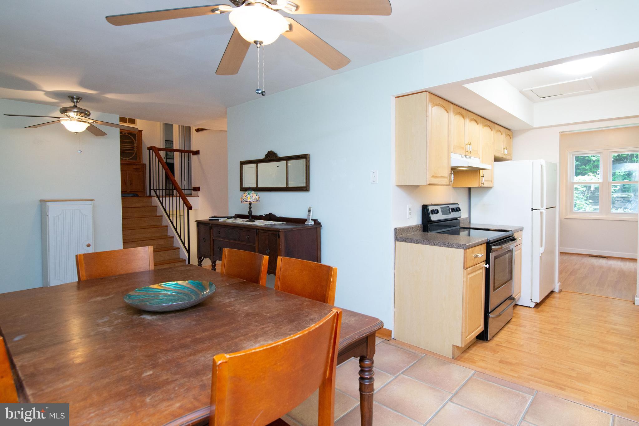 ROLLING KNOLLS - Residential