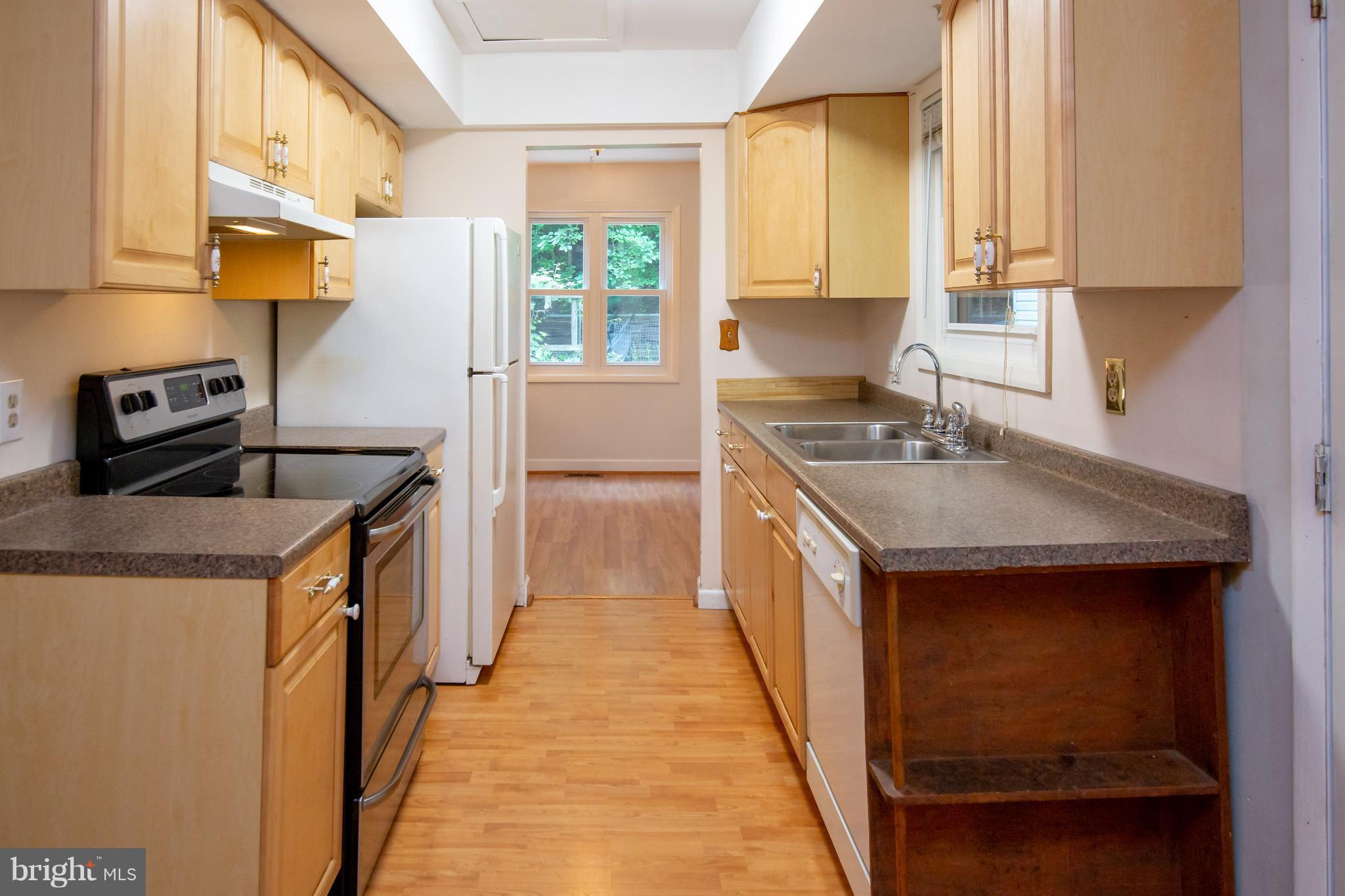 ROLLING KNOLLS - Residential