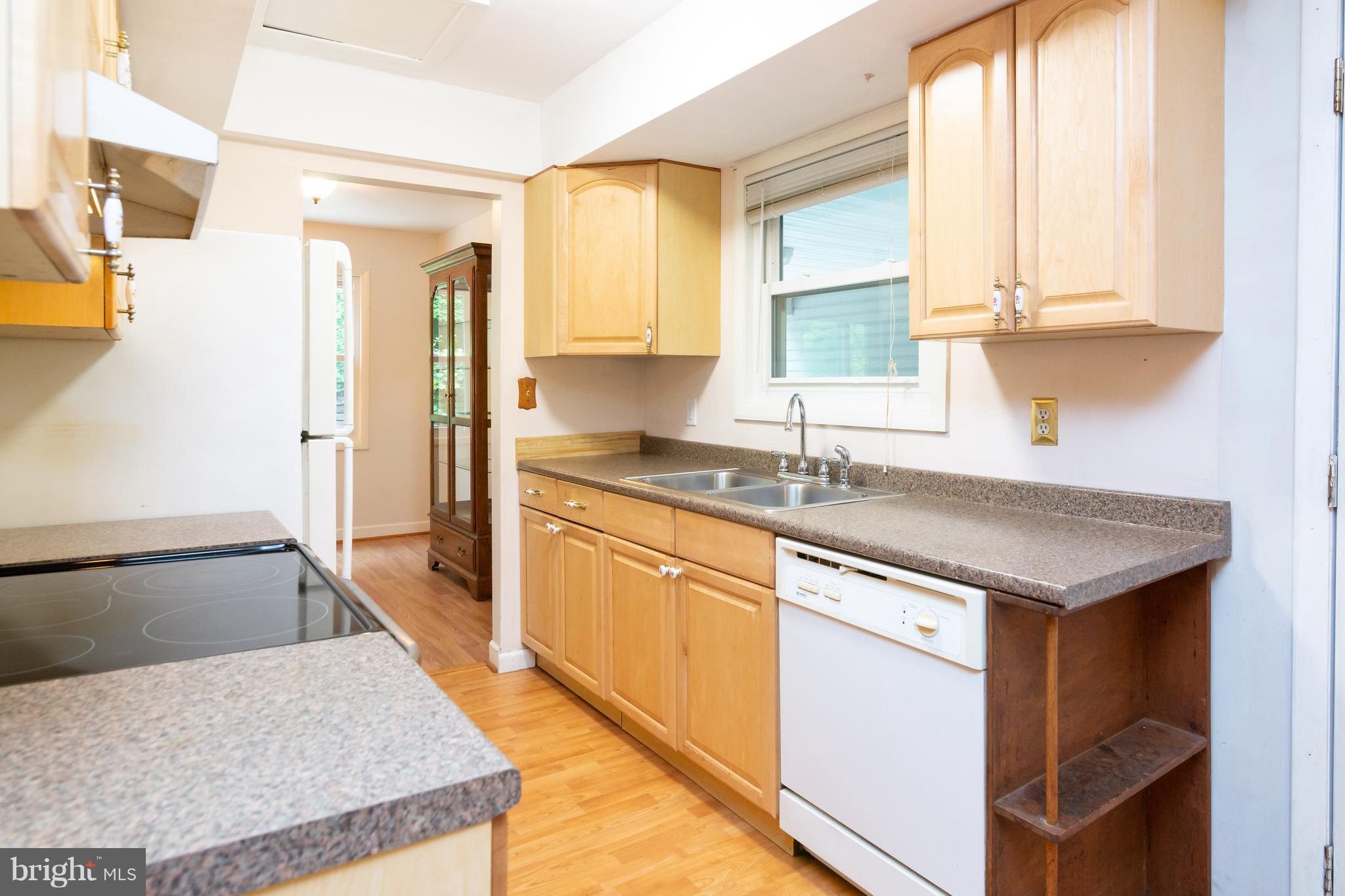 ROLLING KNOLLS - Residential