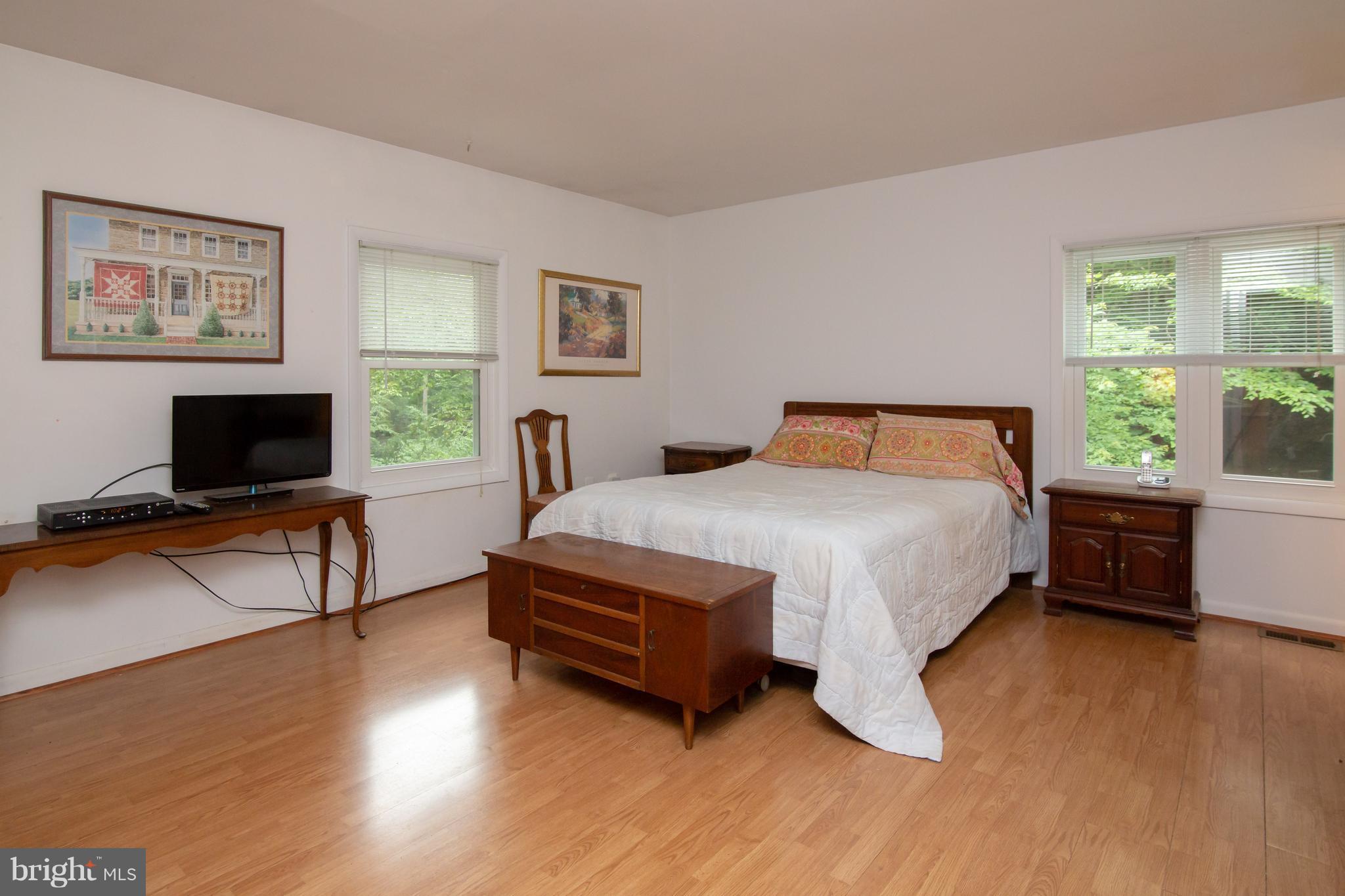 ROLLING KNOLLS - Residential