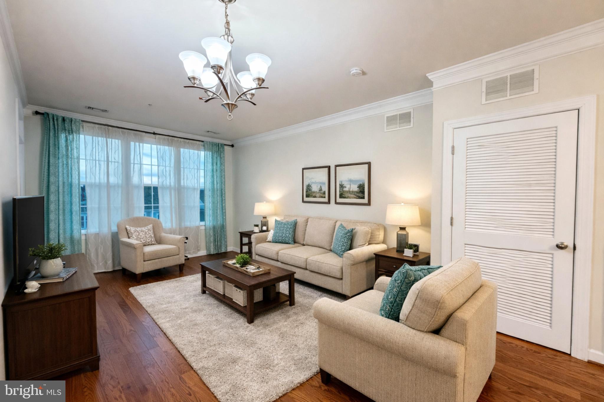 DISCOVERY SQUARE - Residential