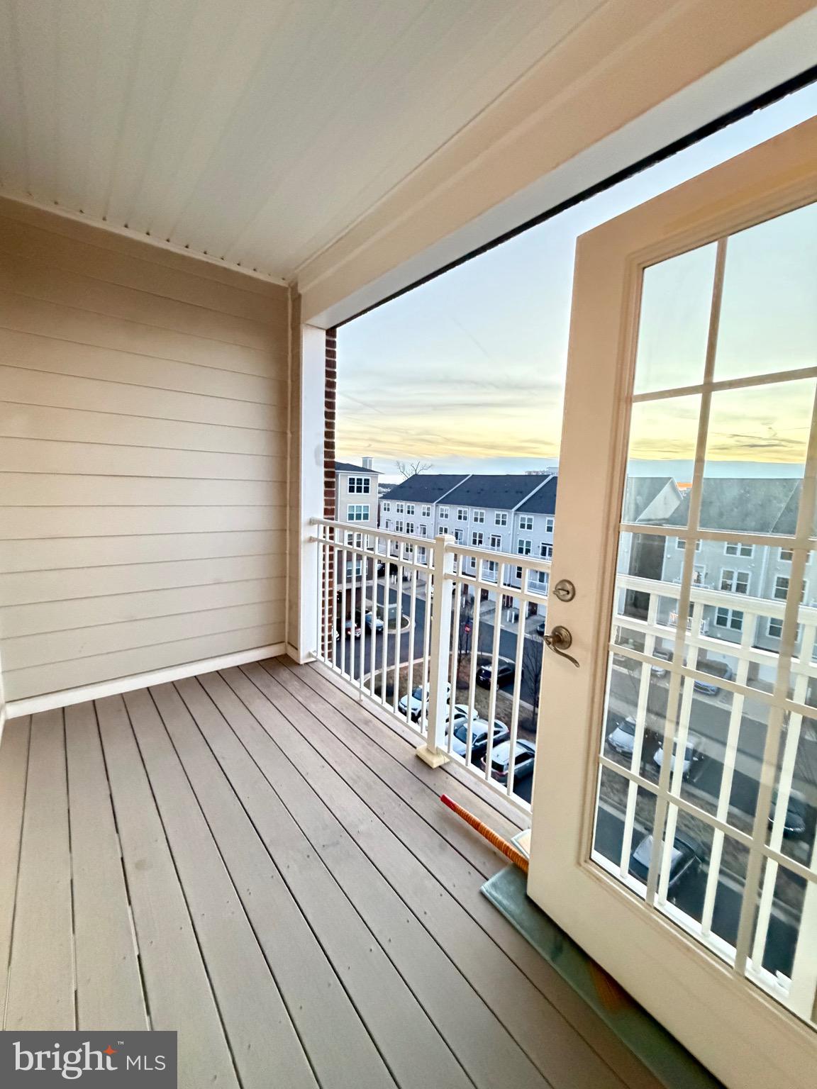 DISCOVERY SQUARE - Residential