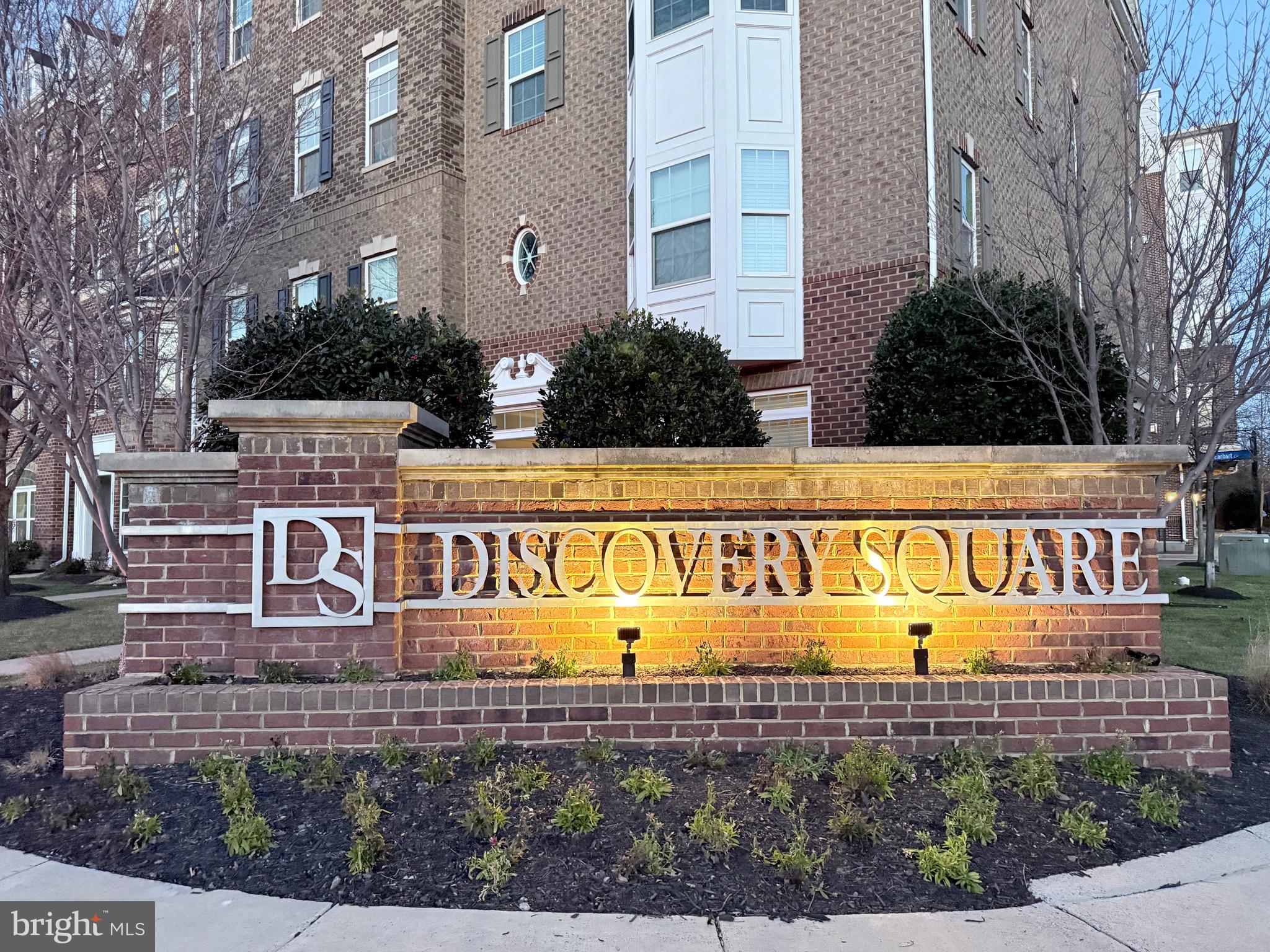 DISCOVERY SQUARE - Residential