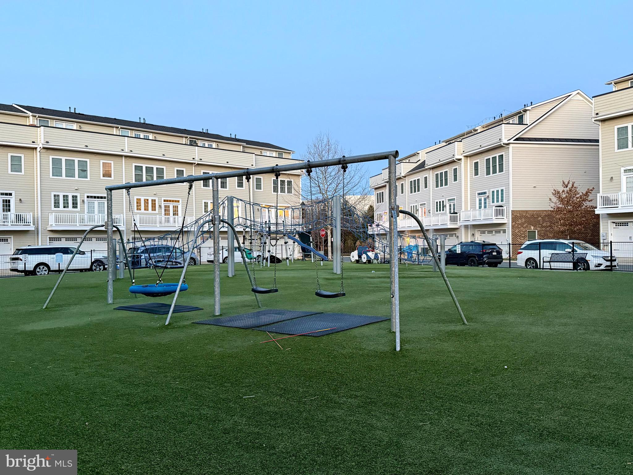 DISCOVERY SQUARE - Residential