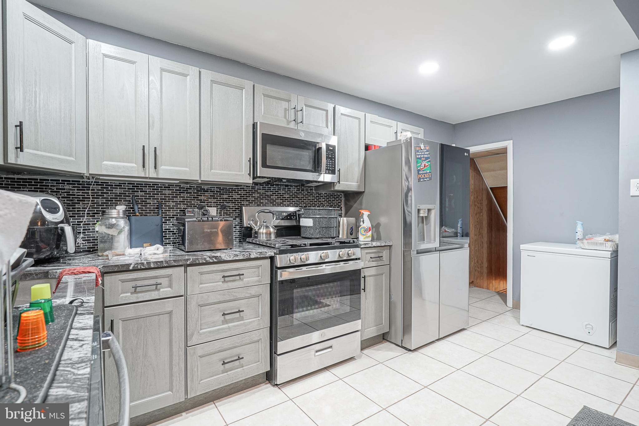 OXFORD CIRCLE - Residential