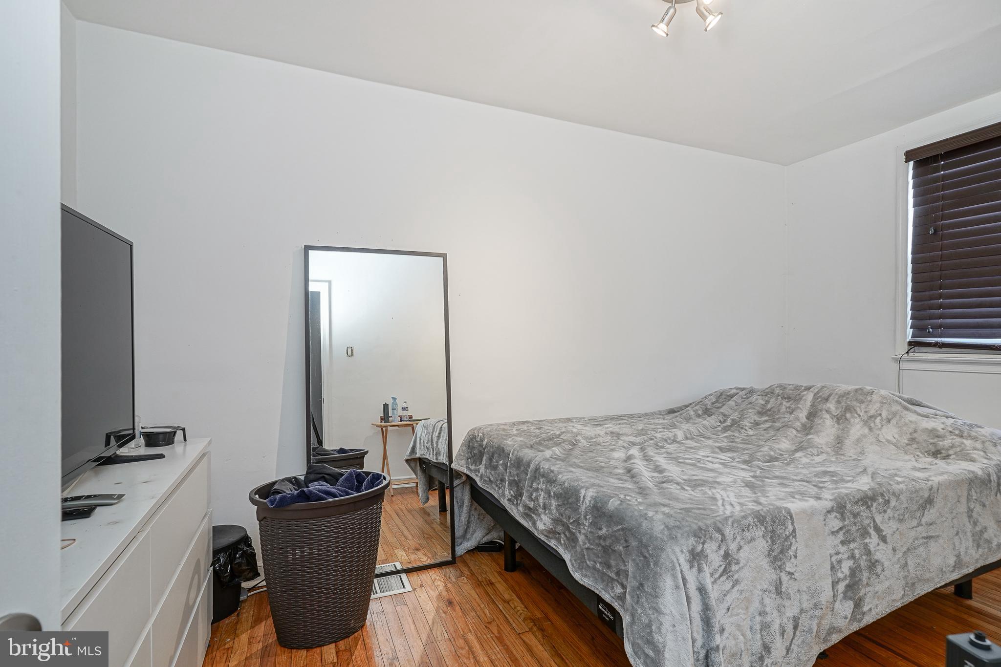 OXFORD CIRCLE - Residential