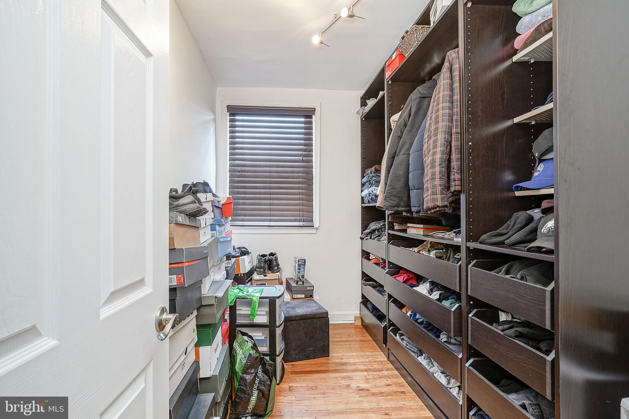 OXFORD CIRCLE - Residential