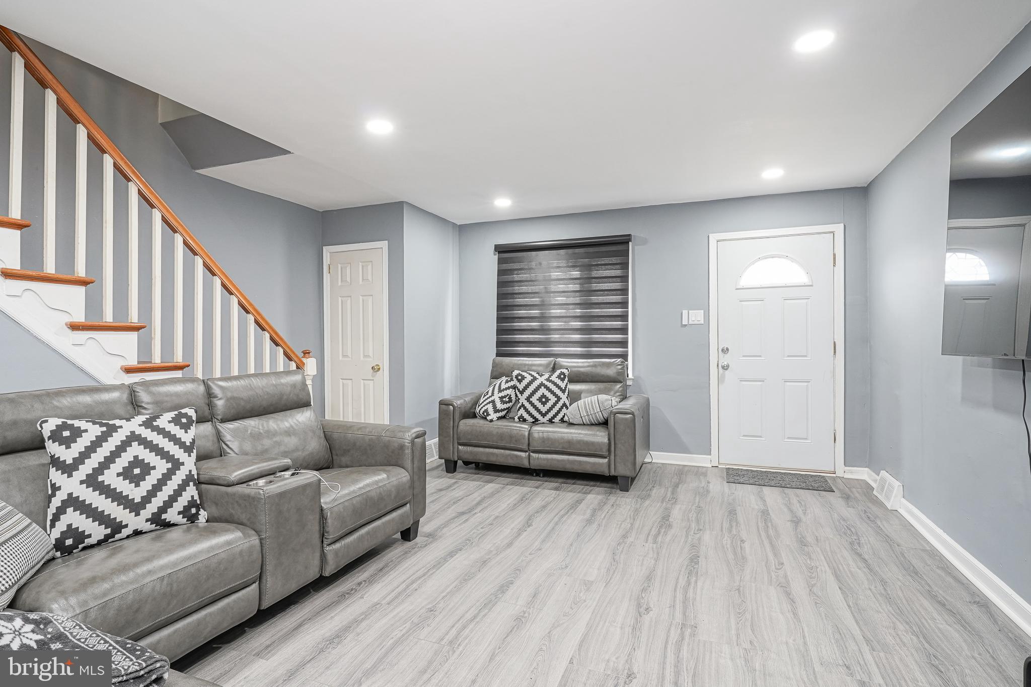 OXFORD CIRCLE - Residential