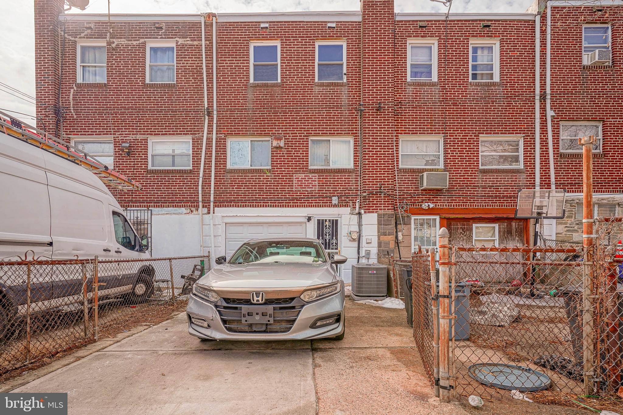 OXFORD CIRCLE - Residential