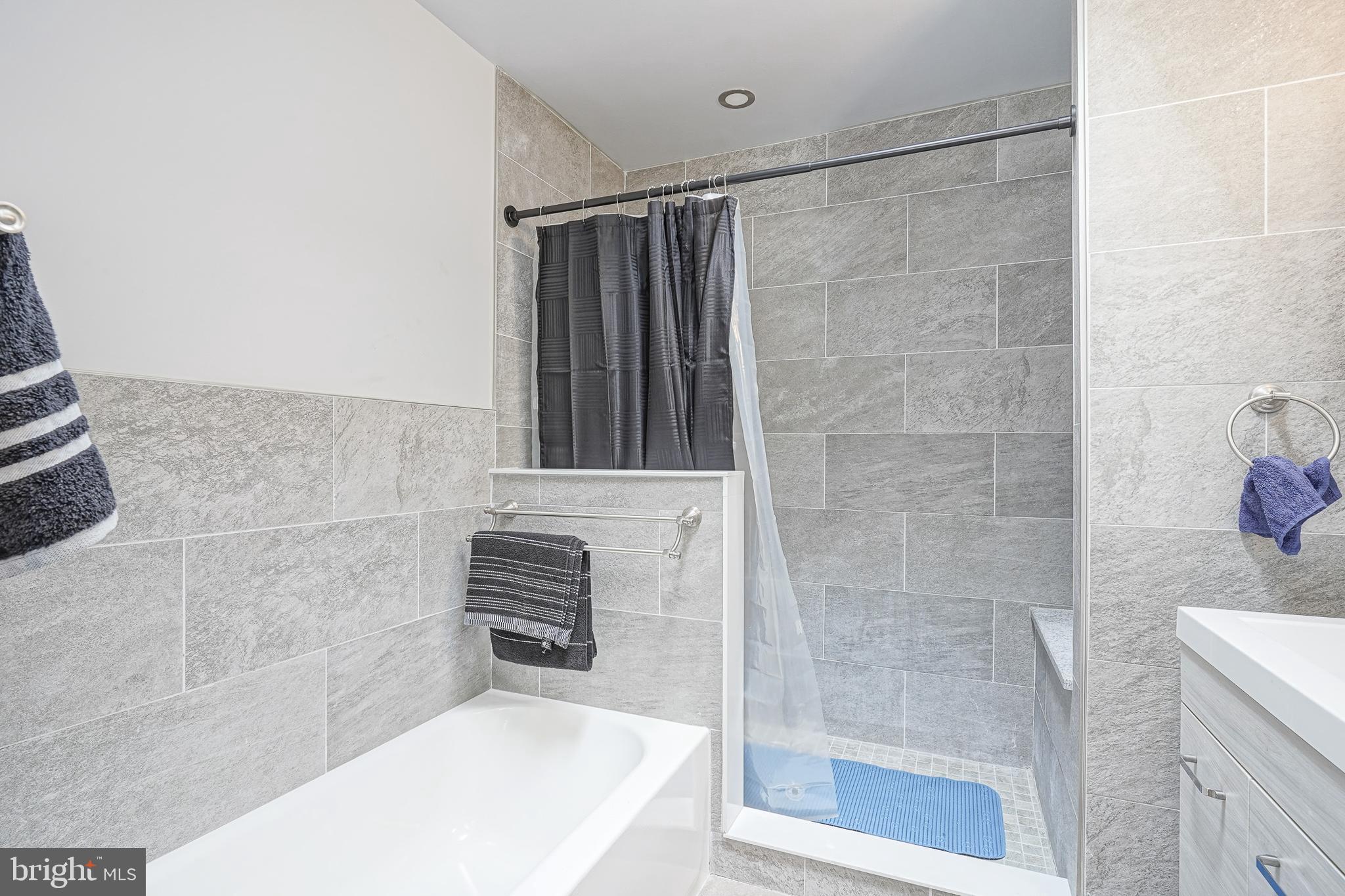 OXFORD CIRCLE - Residential