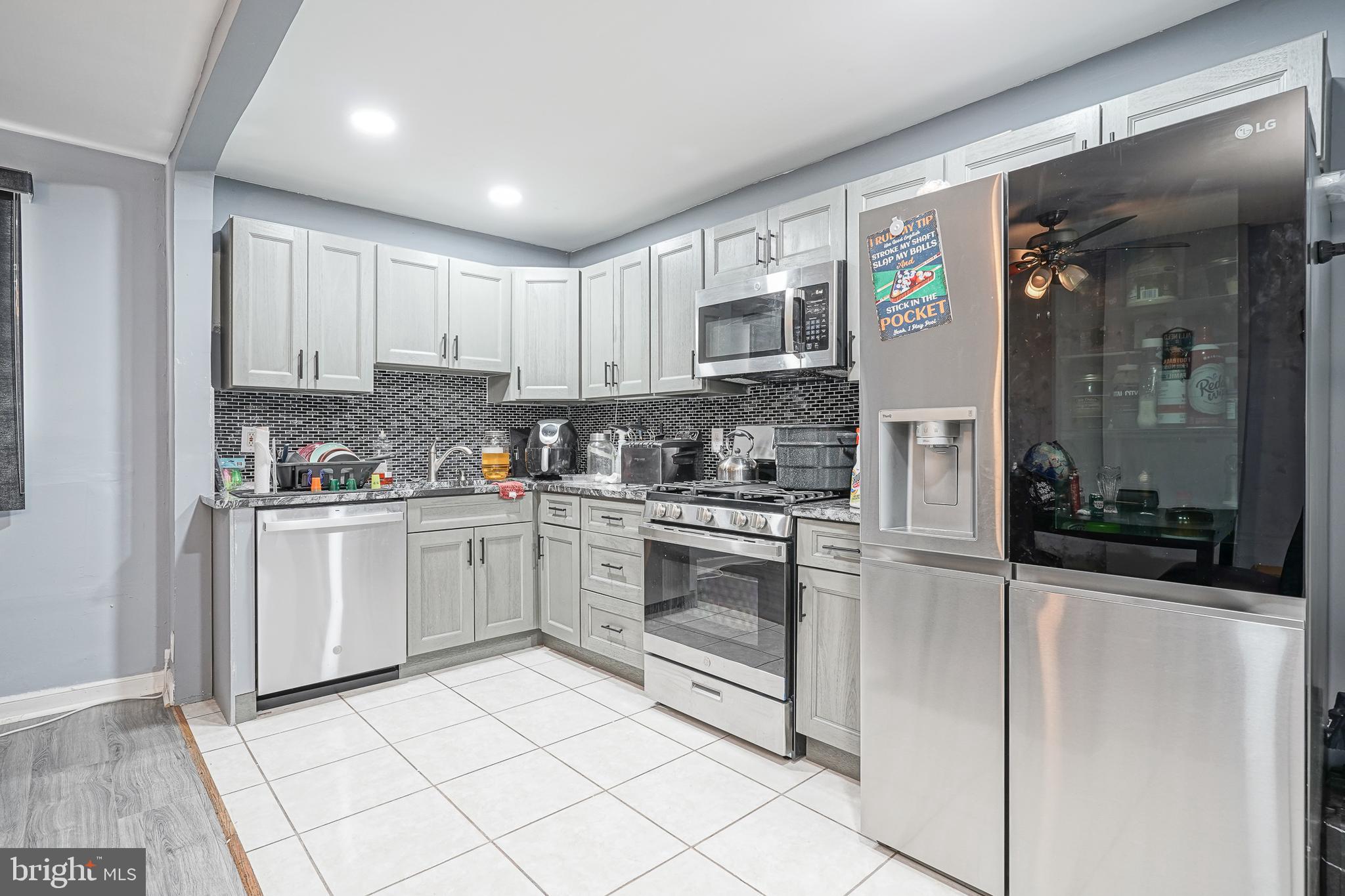 OXFORD CIRCLE - Residential