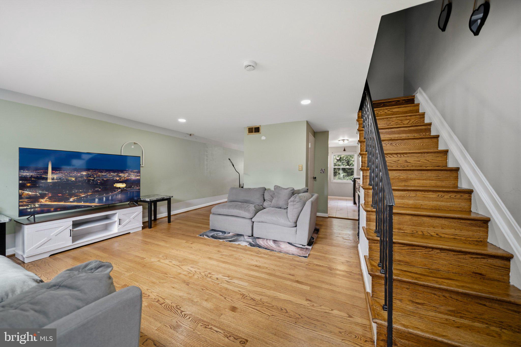 1370 LIMIT AVENUE