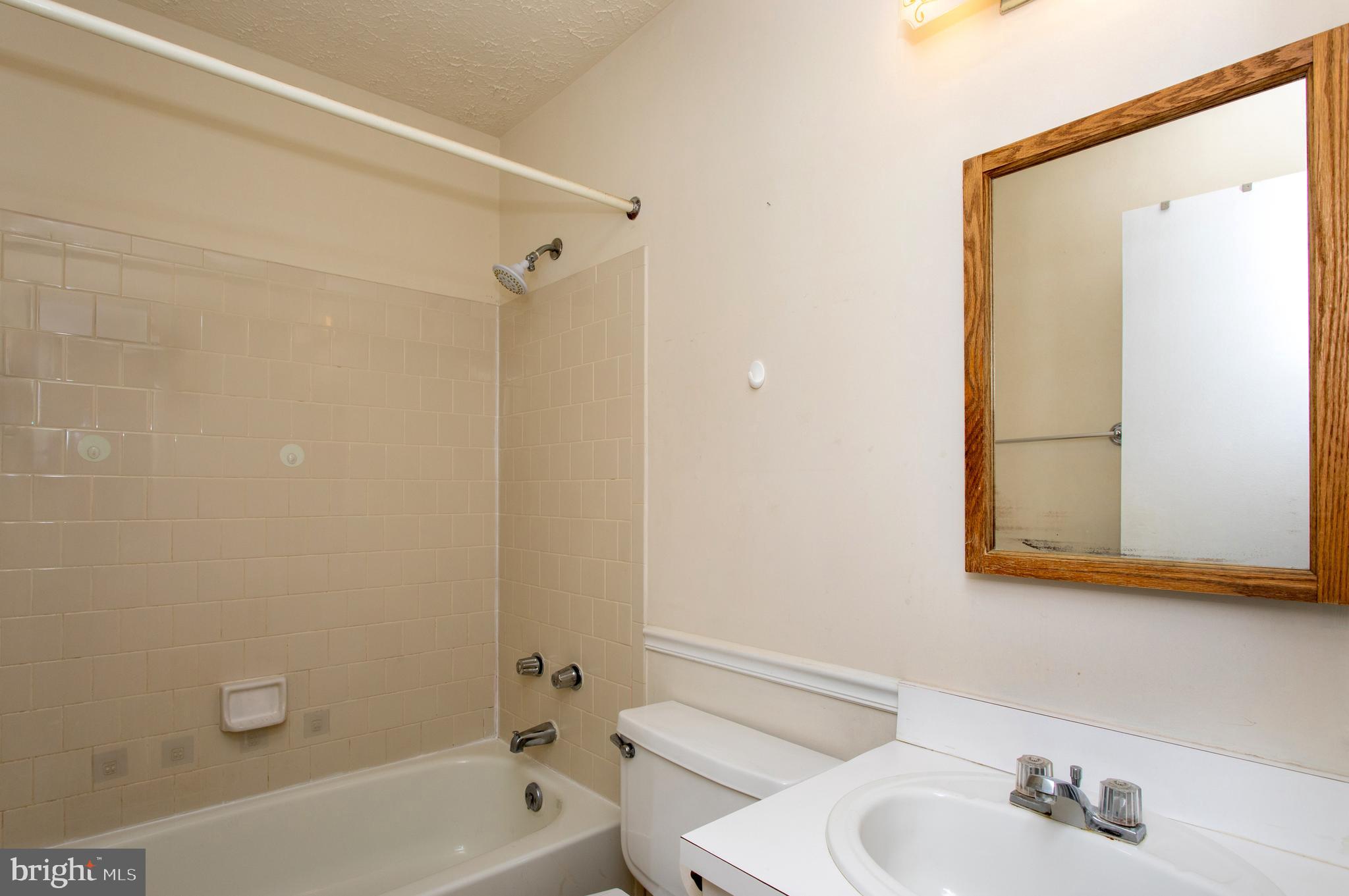 HUNTINGTON NEIGHBORHOOD - Residential