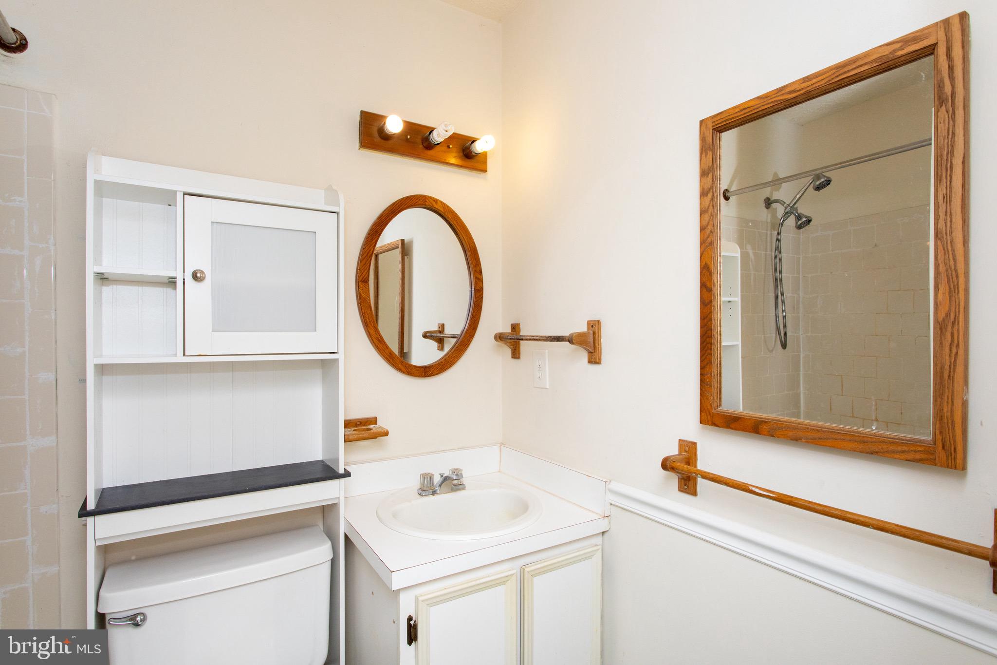 HUNTINGTON NEIGHBORHOOD - Residential