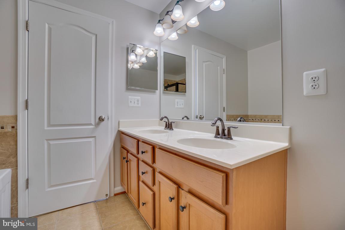 MARKET CENTER - Residential Lease