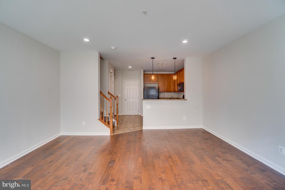 MARKET CENTER - Residential Lease