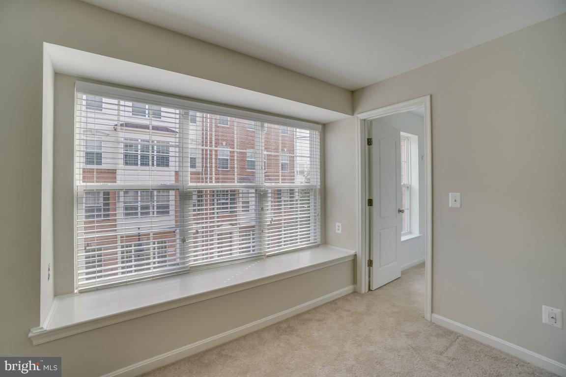 MARKET CENTER - Residential Lease